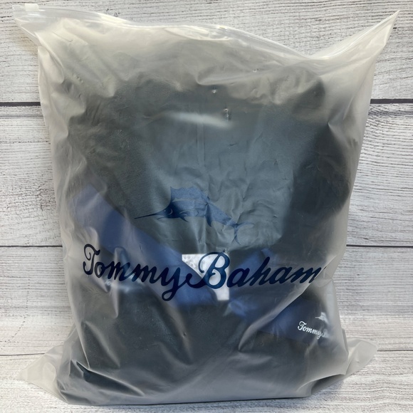 Tommy Bahama Plush Robe - Picture 4 of 4